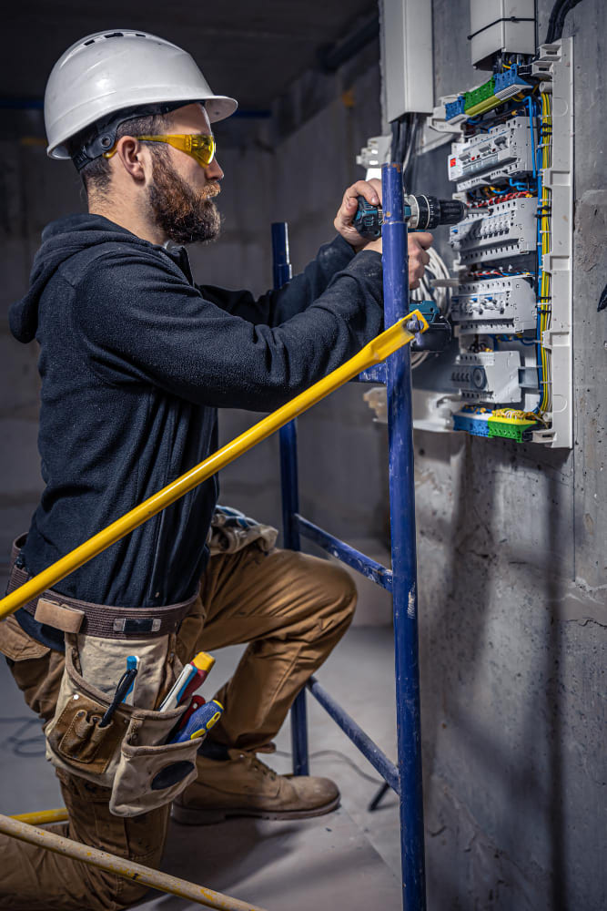 male-electrician-works-switchboard-with-electrical-connecting-cable (1)